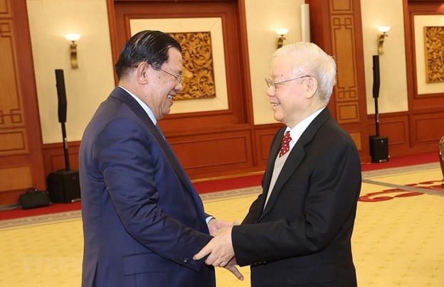 Vietnam’s Party General Secretary Nguyen Phu Trong (R) and President of the Cambodian People's Party Hun Sen. Photo: Vietnam News Agency