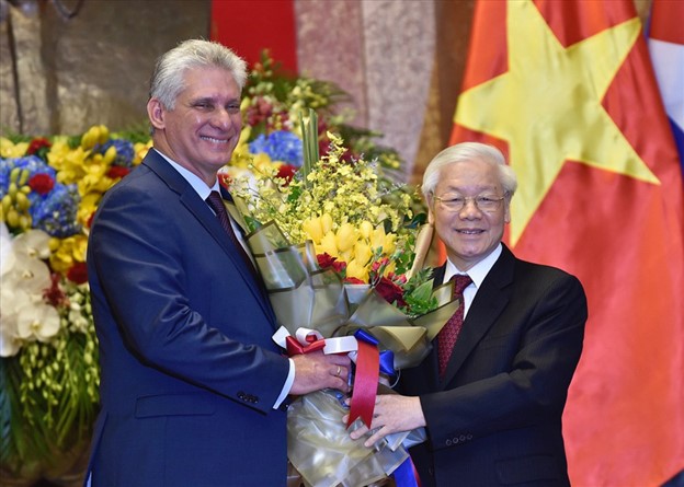 Vietnam’s Party General Secretary Nguyen Phu Trong (R) and First Secretary of the Communist Party of Cuba Central Committee and President of Cuba Miguel Díaz Canel-Bermúdez in Hanoi. Photo: Vietnam Government Portal