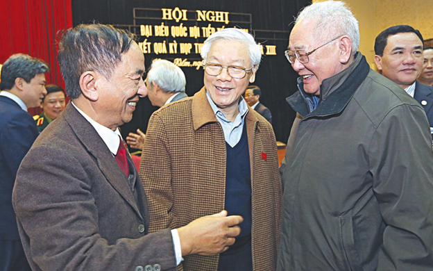 Vietnamese Party General Secretary and State President Nguyen Phu Trong (C) during a meeting with voters. Photo: Viet Dung / Tuoi Tre