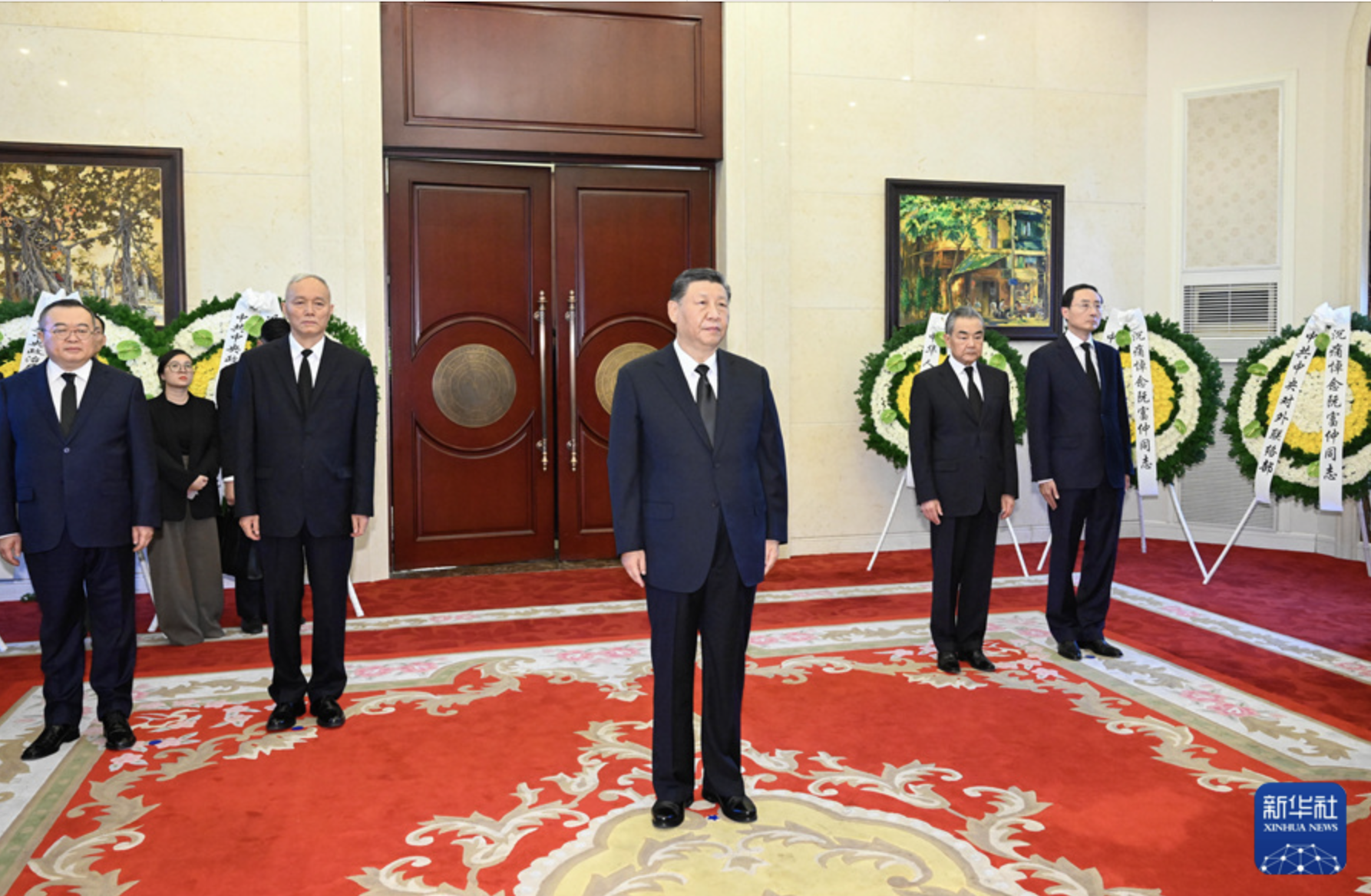 General Secretary of the Communist Party of China and President of China Xi Jinping (middle) visits the Vietnamese Embassy in Beijing, China to mourn General Secretary of the Central Committee of the Communist Party of Vietnam Nguyen Phu Trong on July 20, 2024. Photo: Xinhua