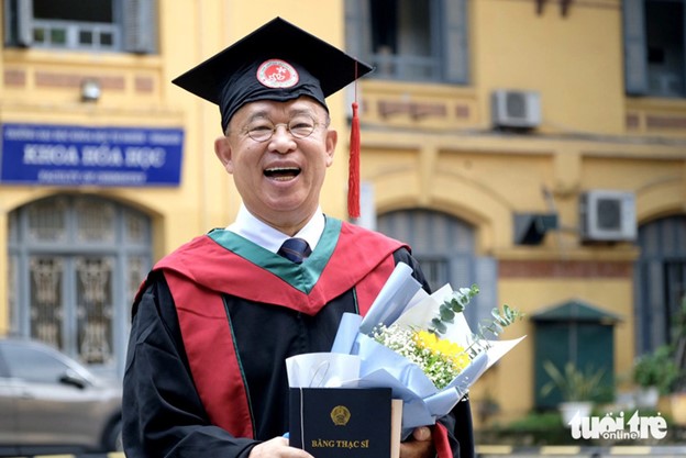 Japanese retiree earns master’s degree in Vietnamese studies in Hanoi