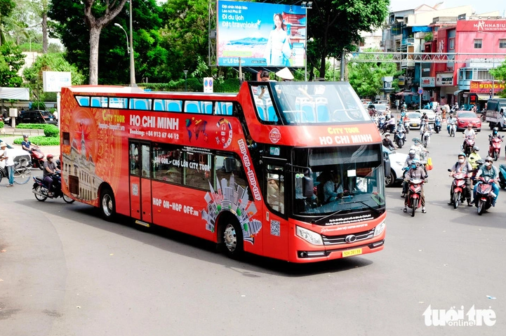 Firm seeks to open new double-decker bus routes in Ho Chi Minh City