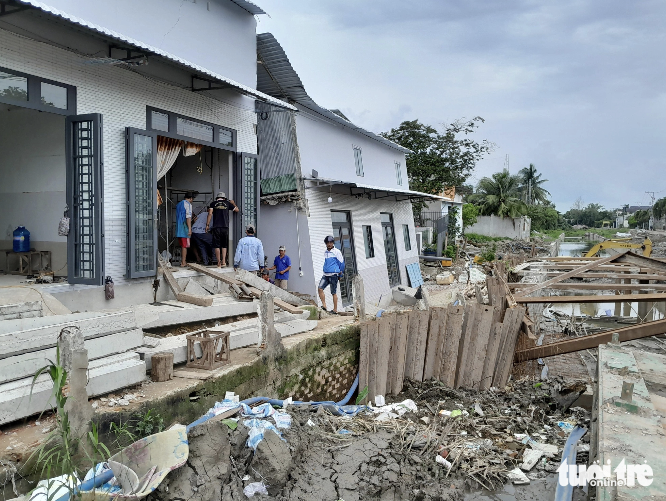 Embankment construction plunges houses, road into subsidence in Vietnam’s Can Tho