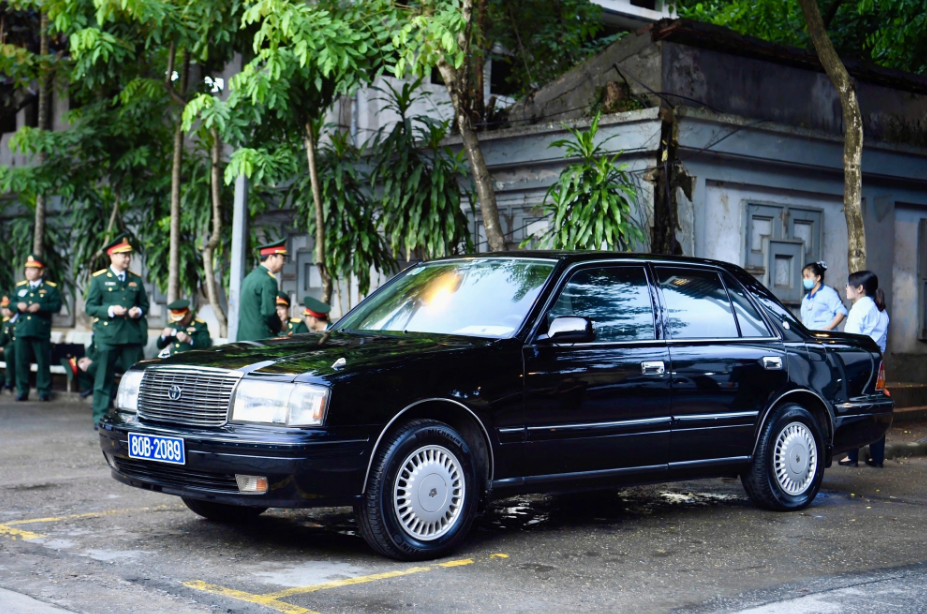 Vietnam Party General Secretary Nguyen Phu Trong’s car makes appearance at his funeral