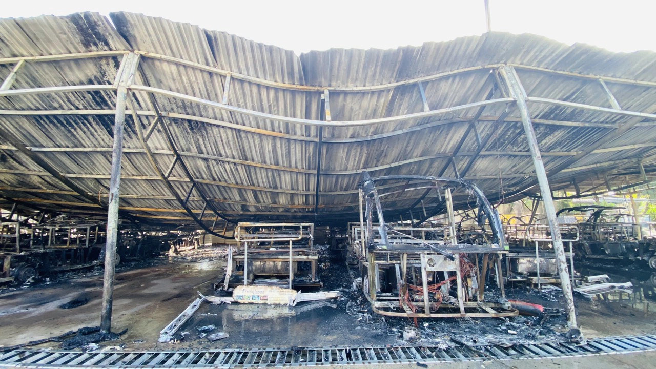 The scene of an electric sightseeing car fire, which happened in Hoi An City, Quang Nam Province, central Vietnam, July 26, 2024. Photo: Ba Thanh