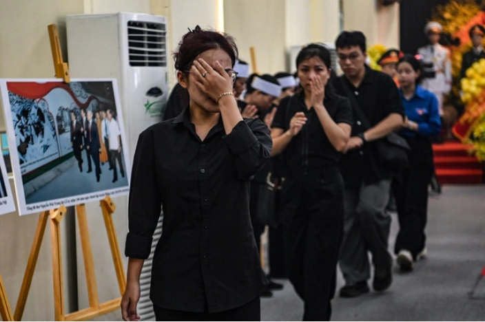 Thousands of residents queue up for hours to pay tribute to Vietnam’s Party General Secretary Nguyen Phu Trong