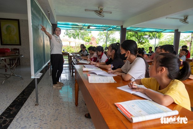 Free summer classes offered at pagoda in north-central Vietnam for 2 decades