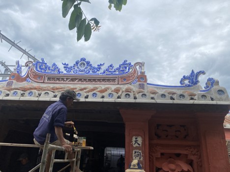 The roof of the pagoda was supposedly modern.