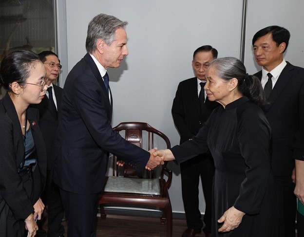 Ngo Thi Man, the spouse of Party General Secretary Nguyen Phu Trong, extends her sincere thanks and best wishes to U.S. President Biden, his spouse, and their family. Photo: Vietnam News Agency