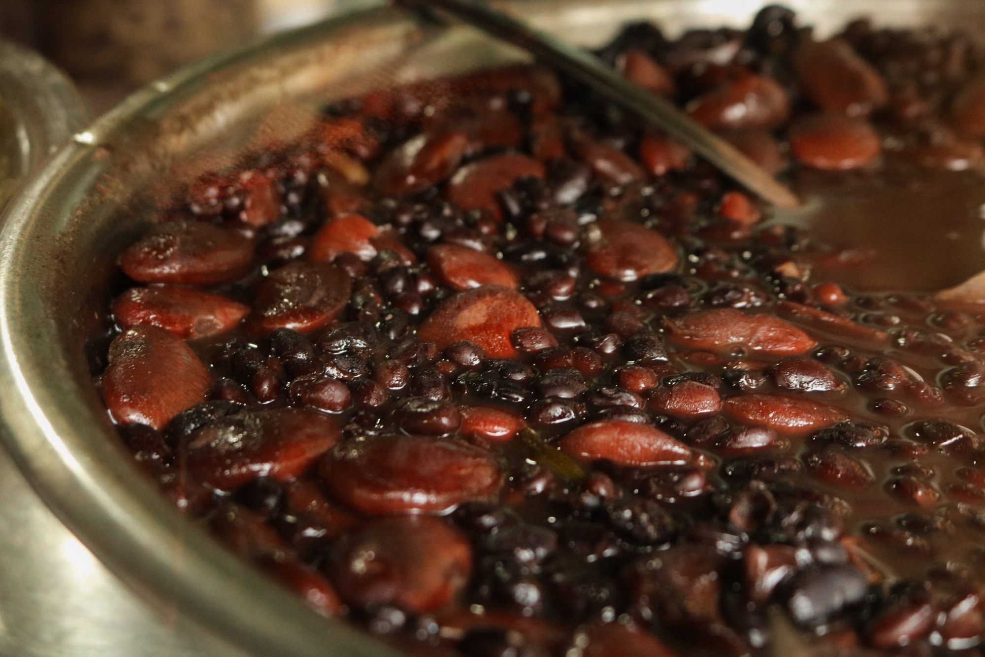 Different types of beans used in ‘chè’ (Vietnamese sweet dessert soup) offered at Nguyen Thi Thu Ha’s shop on Vo Thanh Long Street in Thu Dau Mot City, Binh Duong Province, southern Vietnam. Photo: Dang Khuong / Tuoi Tre