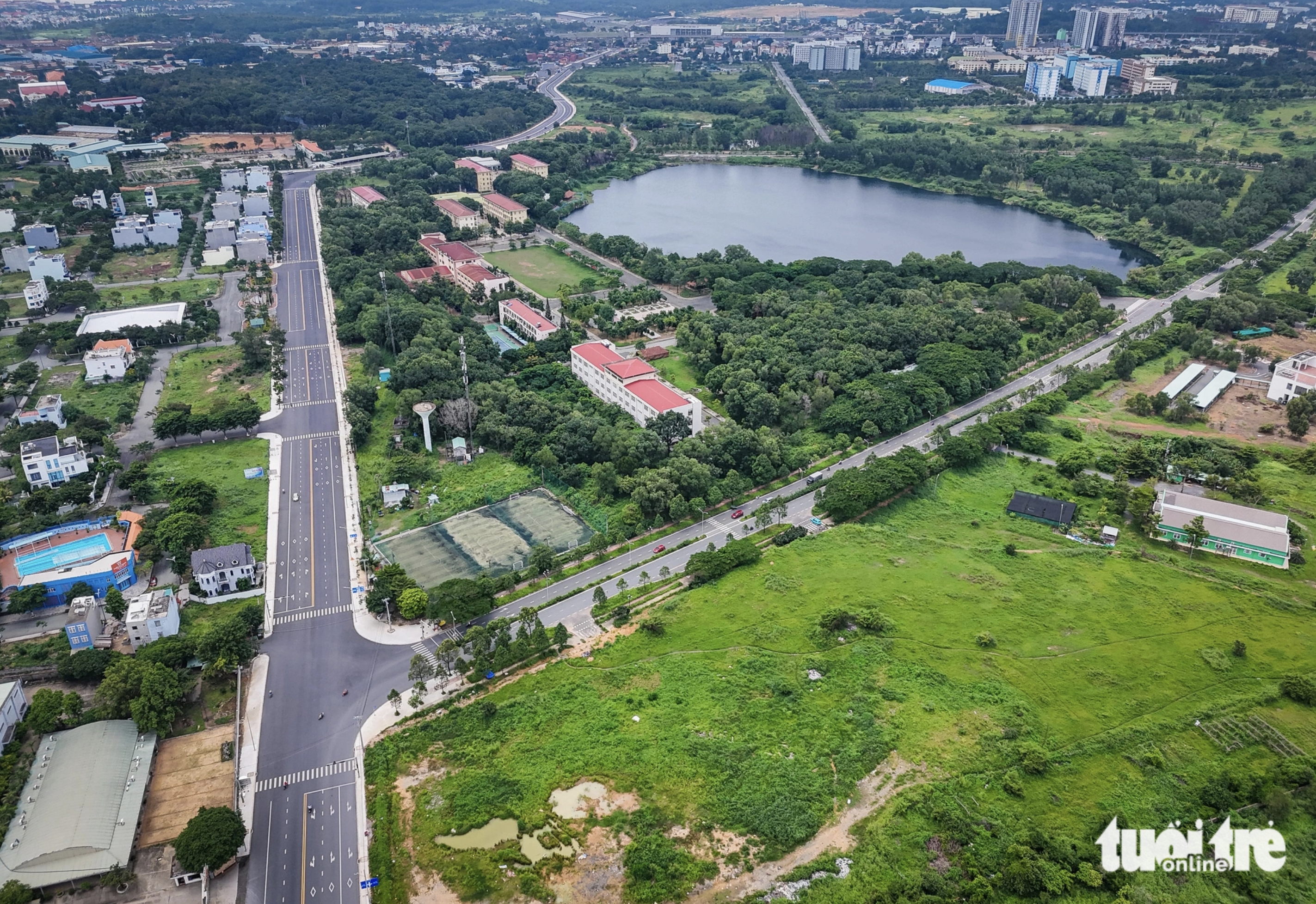 The east-west route can be considered a ring road of the complex of universities under the Vietnam National University-Ho Chi Minh City. Photo: Ba Son / Tuoi Tre