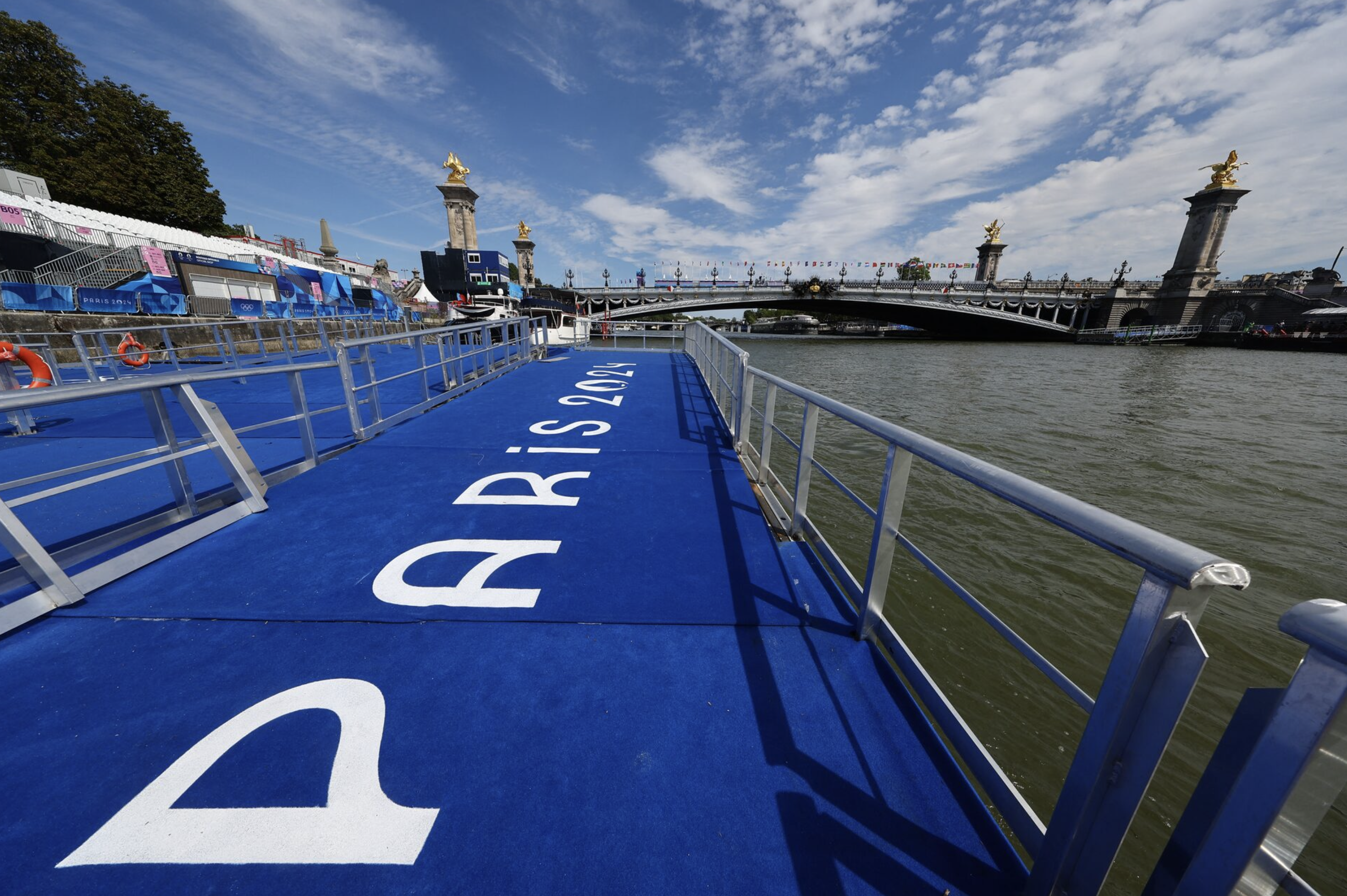 Paris 2024 Olympics - Triathlon - Alexander III Bridge, Paris, France - July 28, 2024. General view of Alexander III Bridge after Triathlon training was cancelled amid water quality concerns. Photo: Reuters