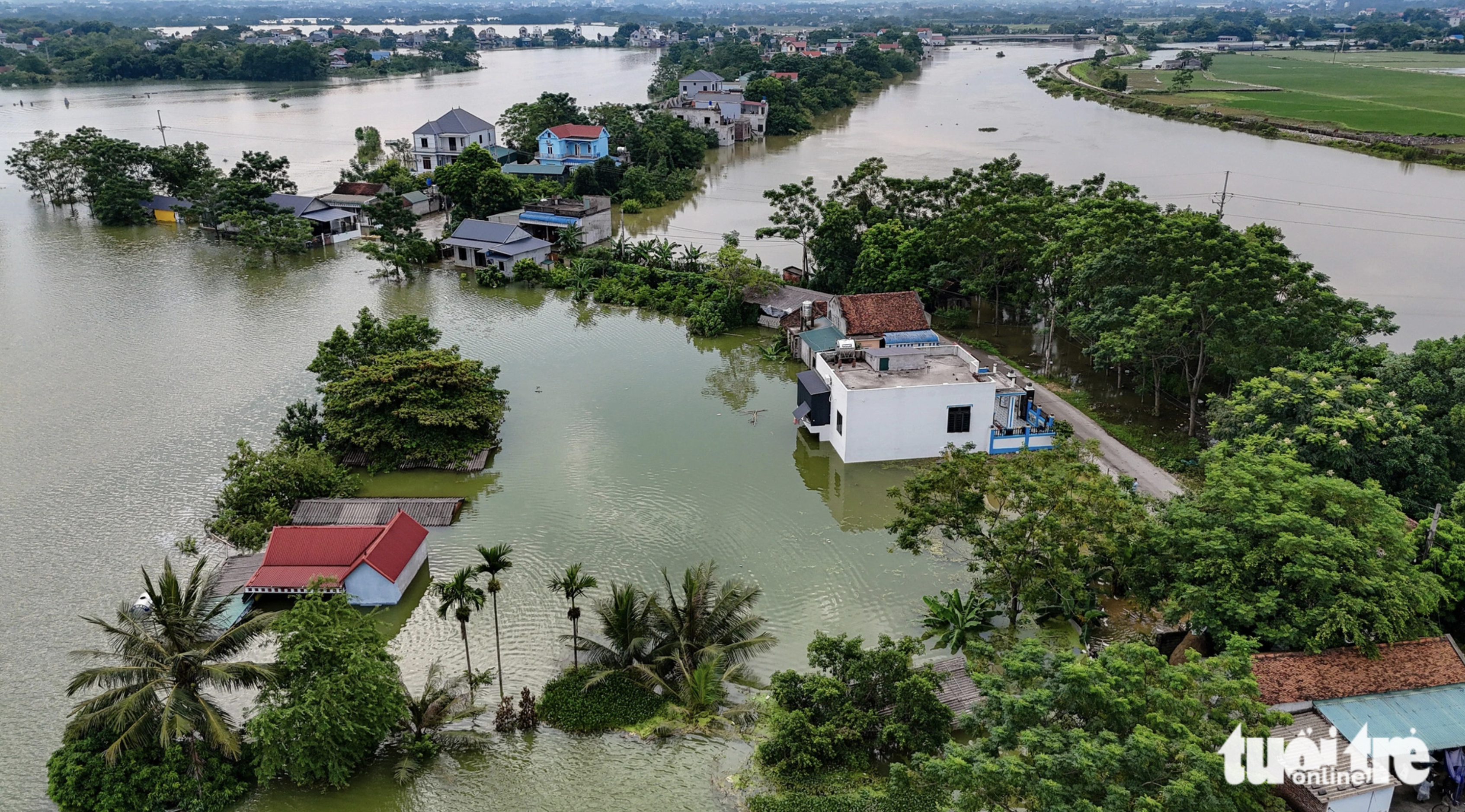 Many houses in Hanoi’s outlying district of Chuong My are inundated. Photo: Quang Vien / Tuoi Tre