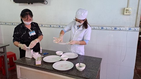 48 tourists hospitalized for suspected food poisoning after resort meals in south-central Vietnam