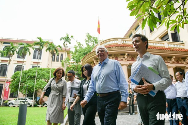 Borrell (R, 2nd) and Ambassador of the EU to Vietnam Julien Guerrier (R). Borrell is the highest-level official from the EU to visit Vietnam after the European Parliament election in June 2024. Photo: Nam Tran / Tuoi Tre