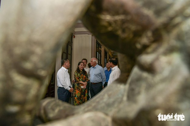 The museum was constructed during the French colonial period. It was originally a boarding school for daughters of French officials. In 1962, the Vietnamese government ordered the Ministry of Culture to transform this building into a place to collect, exhibit and preserve the precious and special works of art of Vietnam since prehistoric times. The building was renovated and Vietnamese architectural elements were added, making it a building suitable for an art museum. Photo: Nam Tran / Tuoi Tre