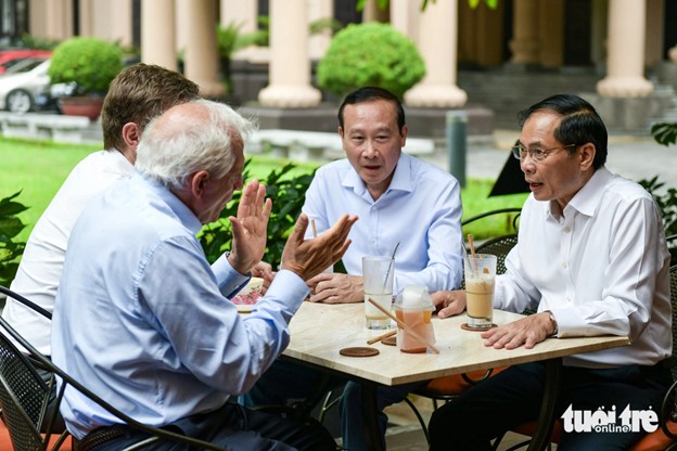 Minister Bui Thanh Son (R) and Borrell (L) talk together. Photo: Nam Tran / Tuoi Tre