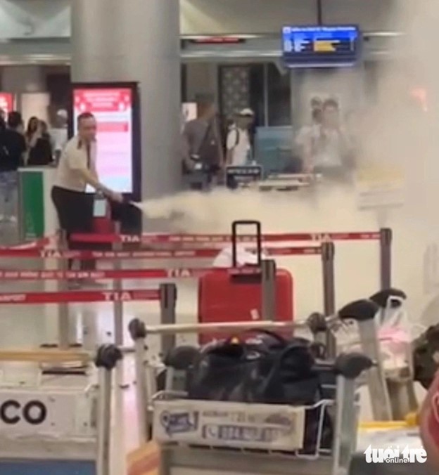 Homemade phone backup battery bursts into flames at Ho Chi Minh City airport