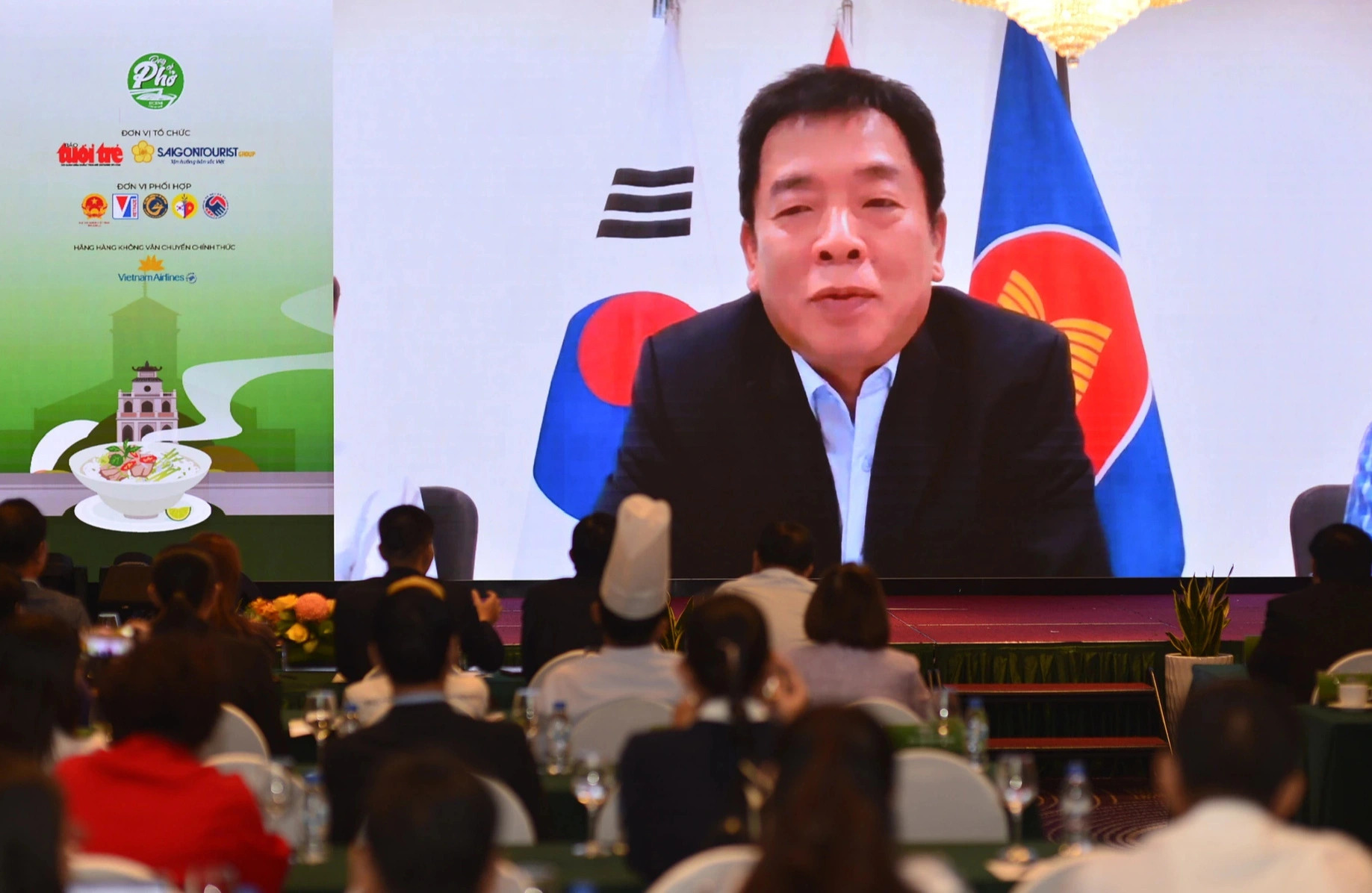 Vu Ho, Ambassador of Vietnam in South Korea, attends a press conference virtually to introduce the 'Vietnam Phở Festival 2024'. Photo: Quang Dinh / Tuoi Tre