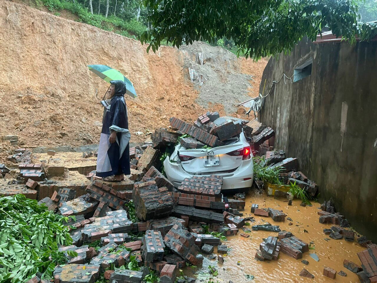 Flooding, landslides kill 6 in northern Vietnam