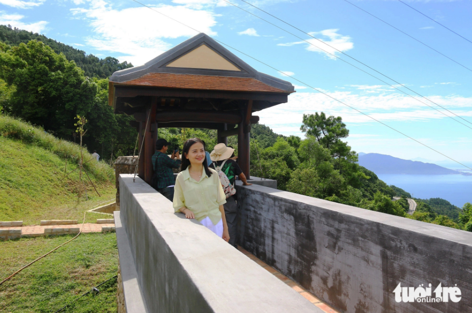 Visitors explore Hai Dai Sea Observatory in the Hai Van relic site. Photo: Nhat Linh / Tuoi Tre