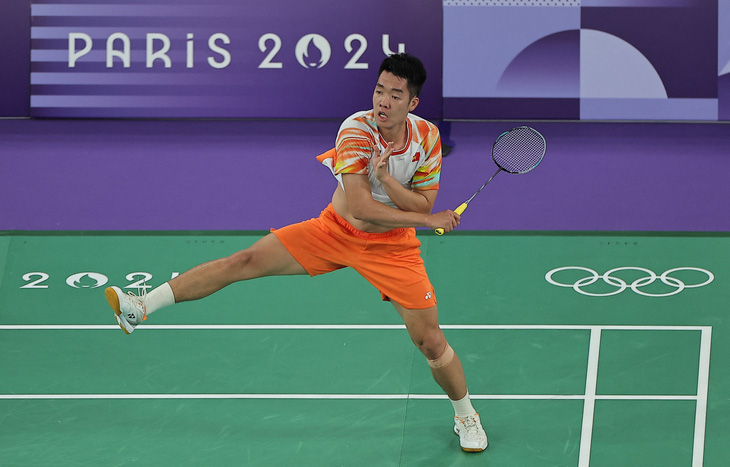 Vietnamese badminton player Le Duc Phat competes at the Paris 2024 Olympics. Photo: Reuters