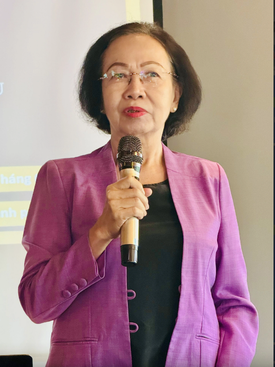 Nguyen Thi Khanh, president of the Ho Chi Minh City Tourism Association, speaks at the press conference for the 2024 Best Sommelier of Vietnam competition held in Ho Chi Minh City on August 1, 2024. Photo: Ho Lam / Tuoi Tre