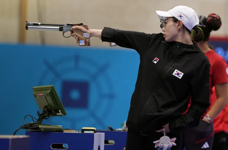 South Korea's Kim Ye-ji took silver in the women's 10-meter air pistol final at the Paris Olympics 2024. Photo: Reuters