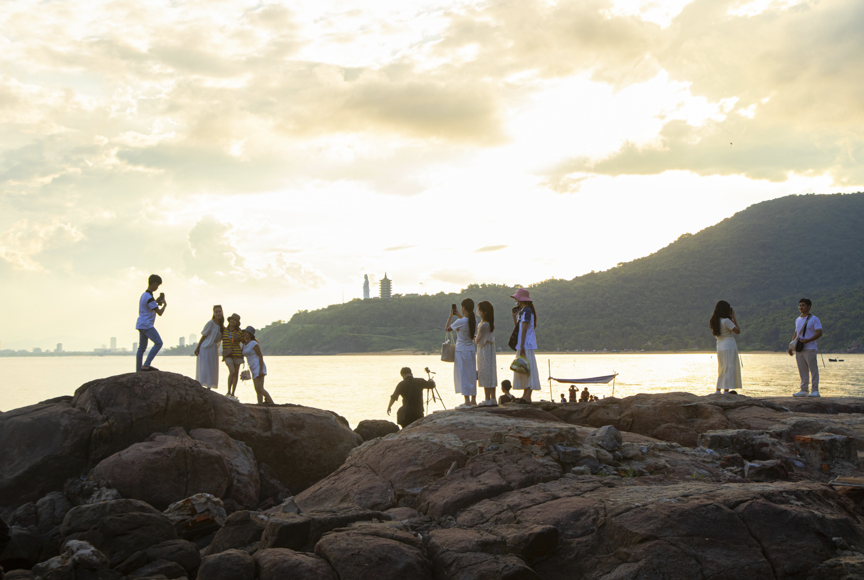 Spectacular reef lures the young to Son Tra Peninsula in Da Nang