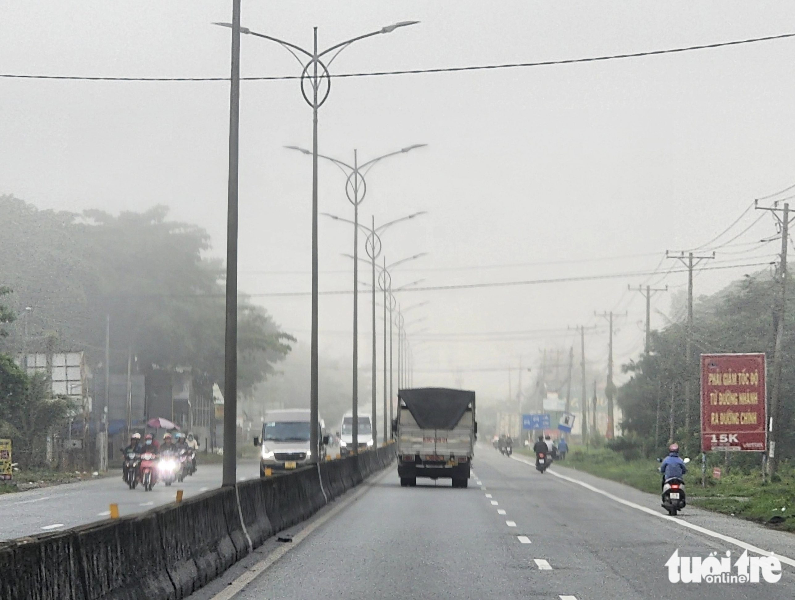 Many parts of Tien Giang Province report dense fog on August 5, 2024. Photo: Hoai Thuong / Tuoi Tre