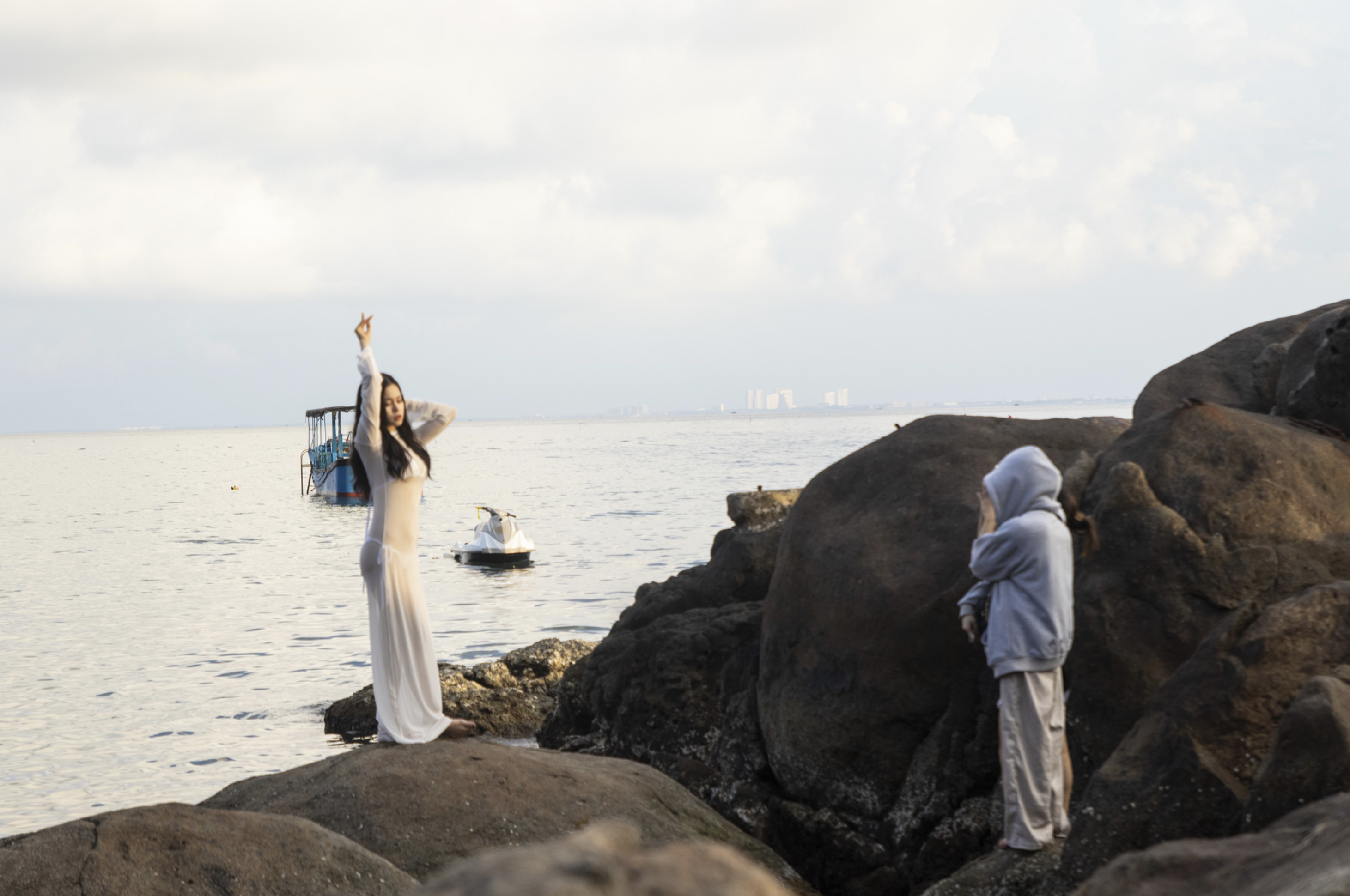 A girl poses for a photo on a reef at Da Beach, Da Nang City. Photo: Thanh Nguyen / Tuoi Tre