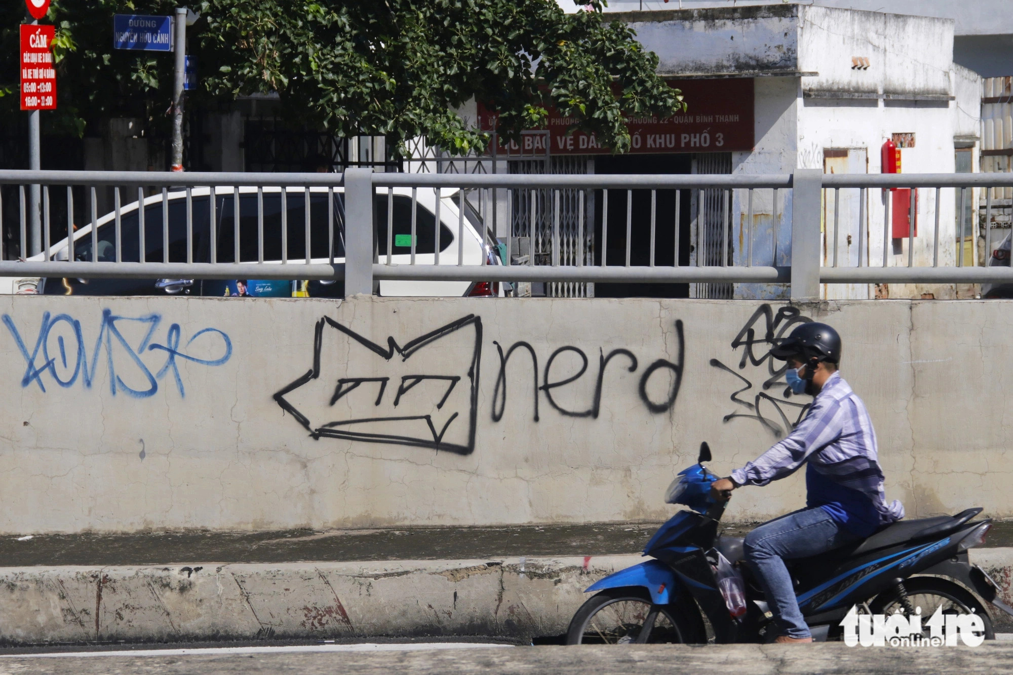 Many roads and bridges in Ho Chi Minh City have been vandalized by illegal graffiti. Photo: Tien Quoc / Tuoi Tre