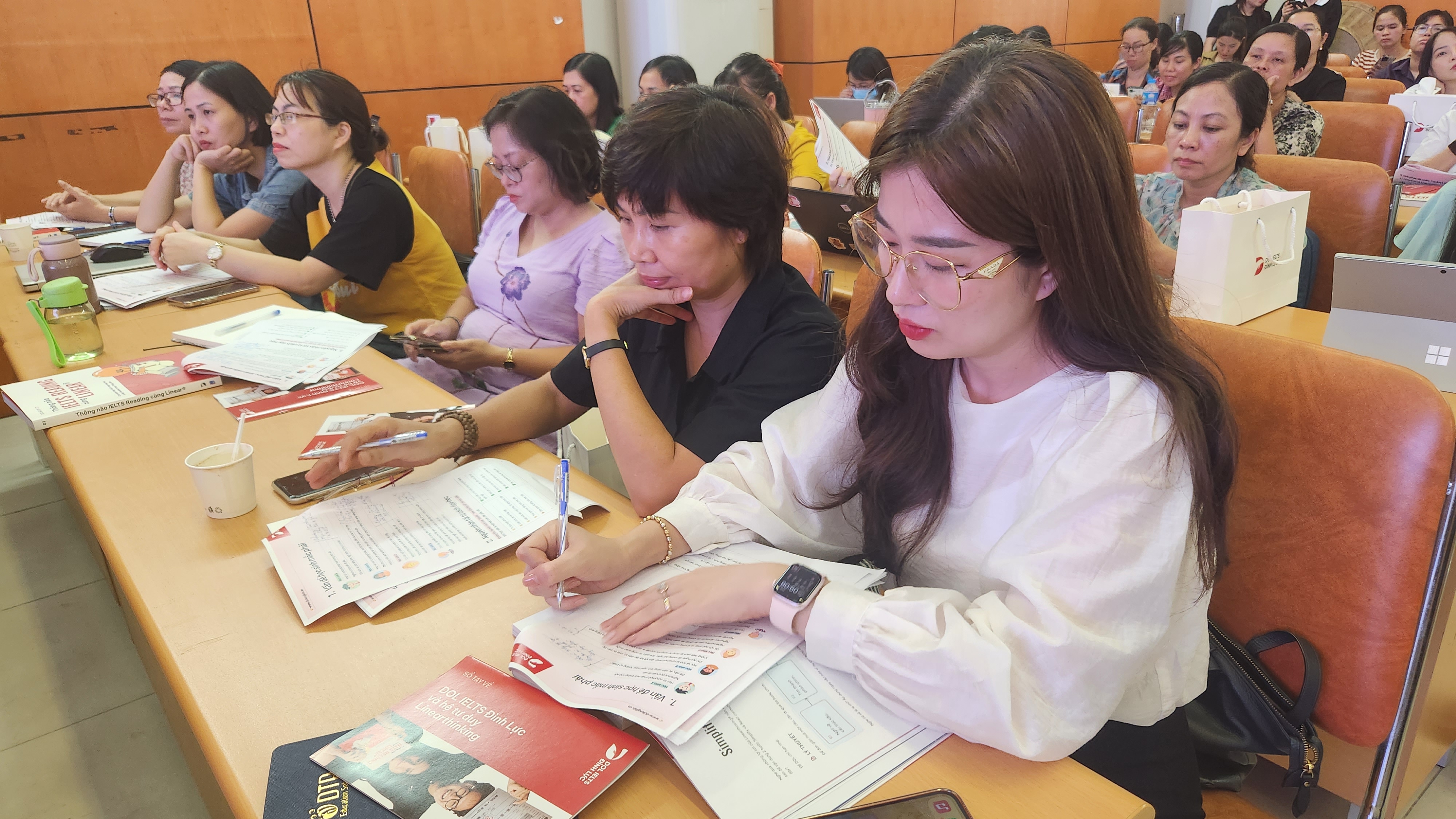 English teachers take notes during the training program 'Improving English Teaching and Learning Using Linearthinking' in Hanoi, August 6, 2024. Photo: Courtesy of organizer