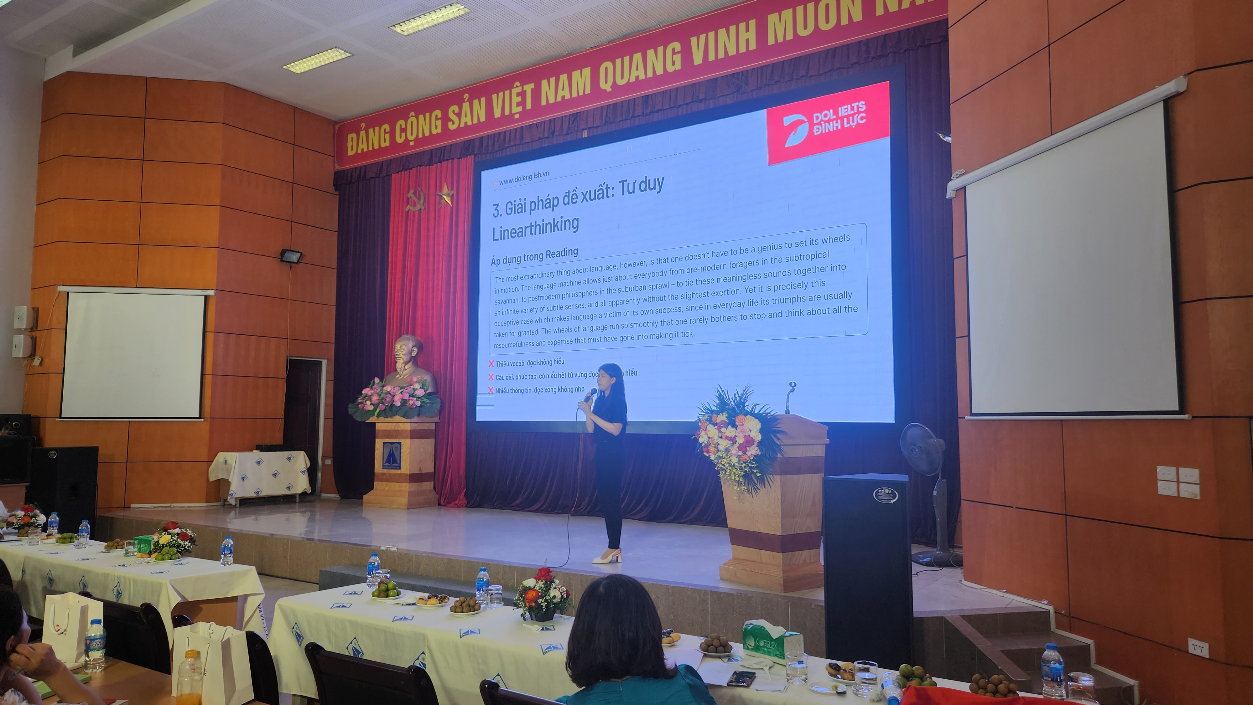 A speaker delivers a presentation at the training program 'Improving English Teaching and Learning Using Linearthinking' in Hanoi, August 6, 2024. Photo: Courtesy of organizer