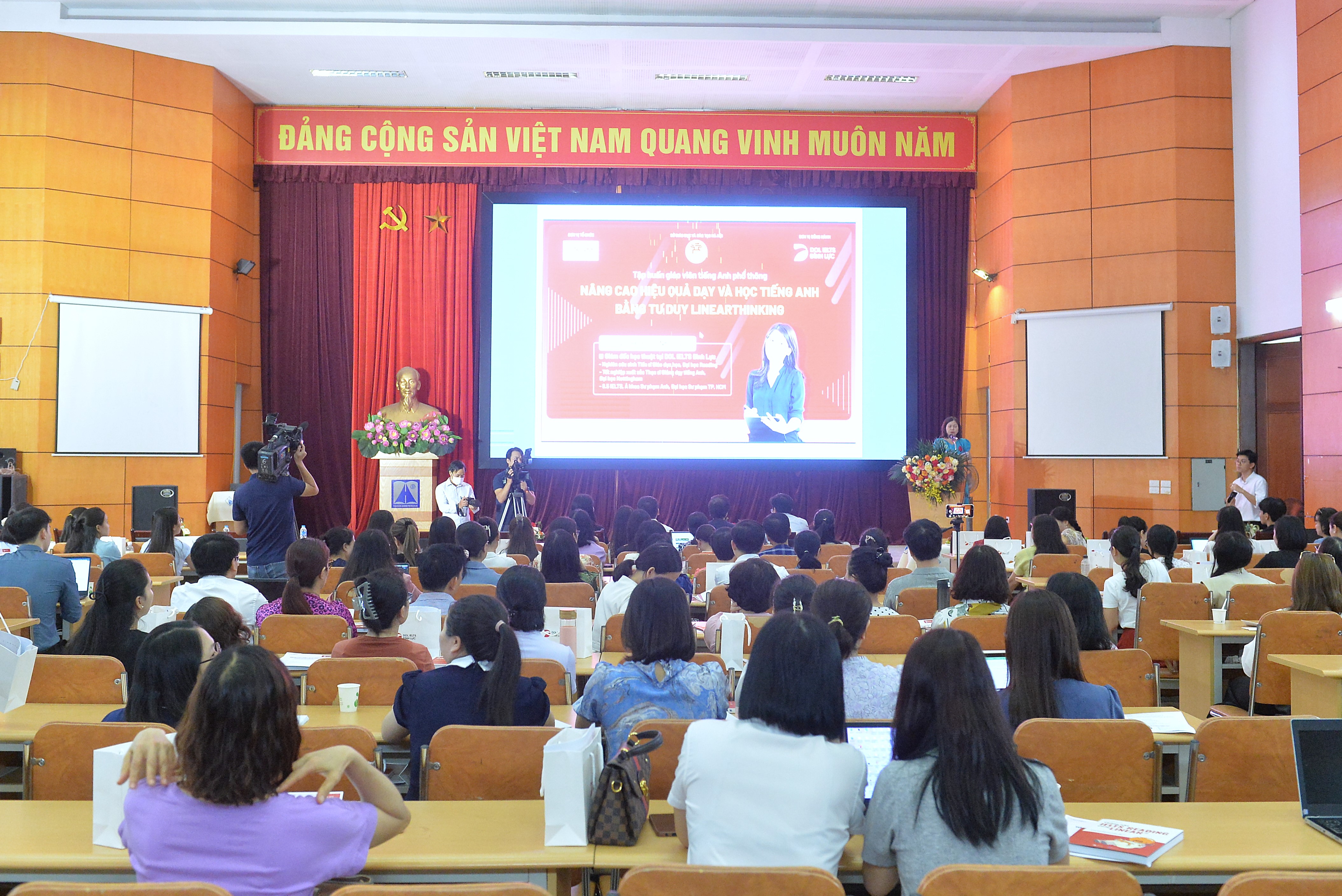 The training program, themed “Improving the English teaching and learning using Linearthinking” takes place at Hanoi-Amsterdam High School for the Gifted in Hanoi on August 6, 2024. Photo: courtesy of organizer