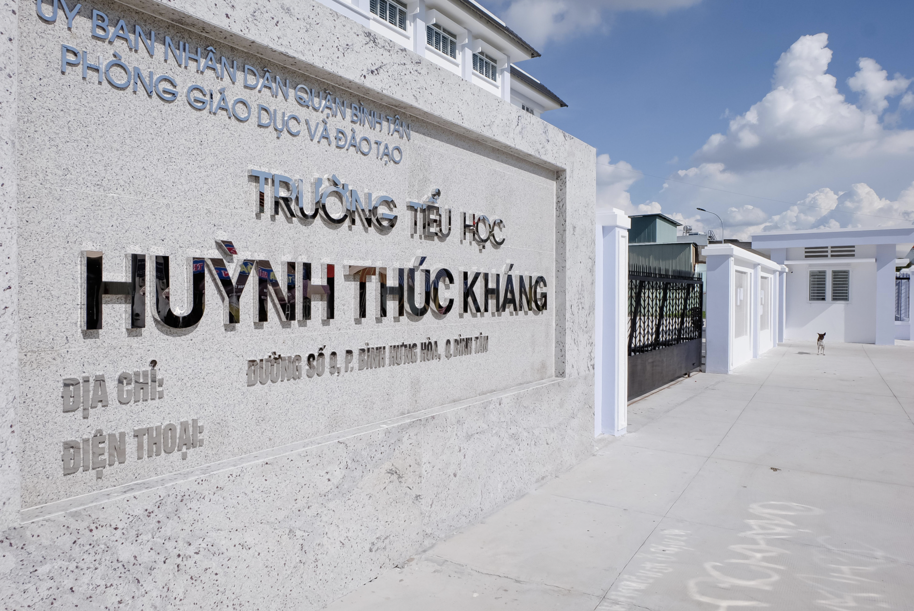 Huynh Thuc Khang Elementary School in Binh Hung Hoa Ward boasts four floors with 30 rooms. The school will admit 1,050 students this year. Photo: Phuong Nhi /  Tuoi Tre