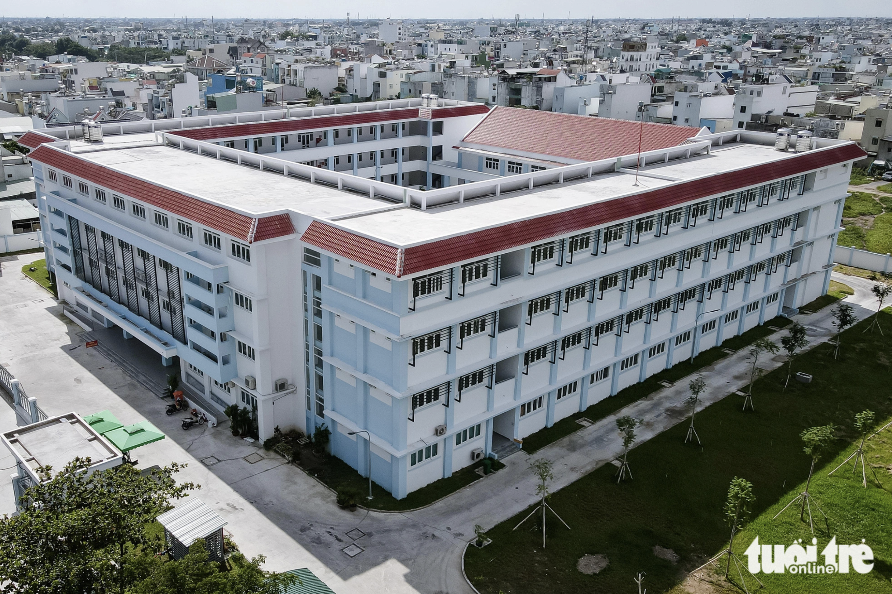 Hoang Van Thu Elementary School in Binh Hung Hoa Ward has 30 rooms, with a total capital of over VND172 billion ($6.8 million). Photo: Phuong Nhi / Tuoi Tre