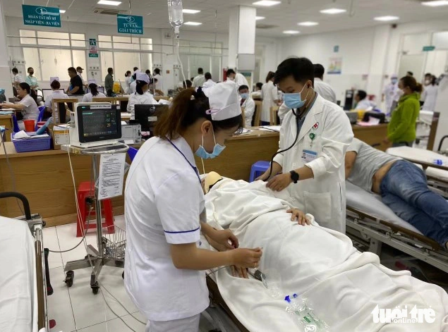 Two victims injured by a fallen tree limb at Tao Dan Park are receiving treatment at the 115 People’s Hospital. Photo: Supplied