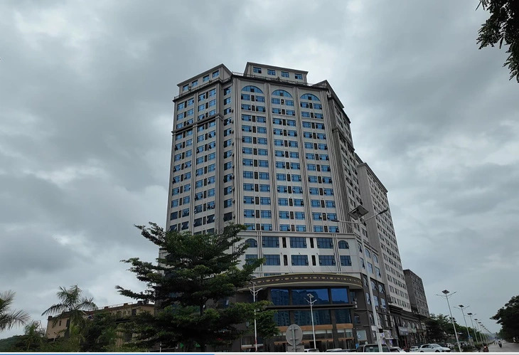 A multistory building in the Laotian province of Bokeo, where police officers from north-central Vietnam’s Ha Tinh Province and their Laotian counterparts conducted a raid on August 2, 2024, busting a transnational cybercriminal gang. Photo: Ha Tinh police department