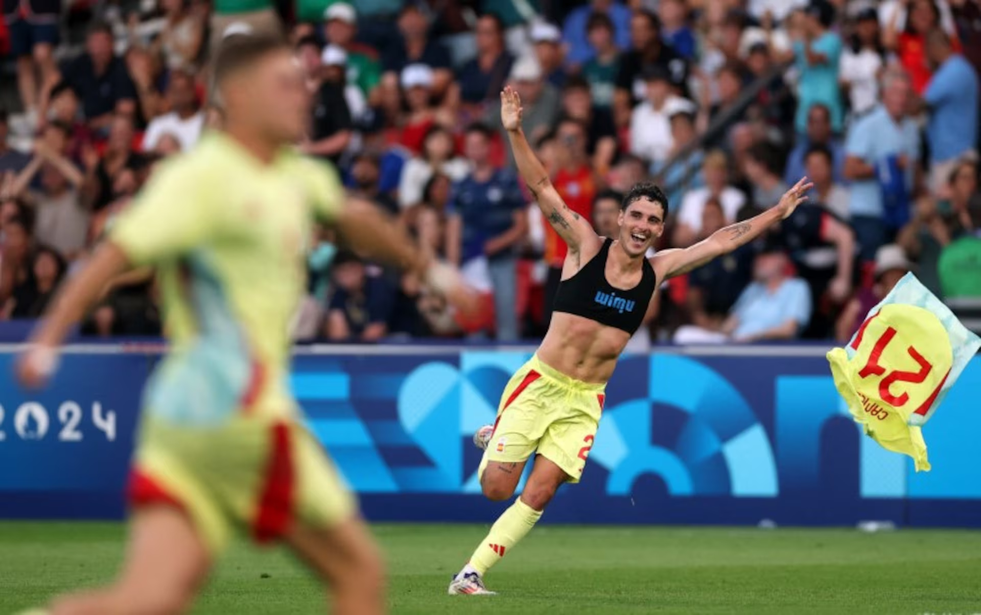 Paris 2024 Olympics - Football - Men's Gold Medal Match - France vs Spain - Parc des Princes, Paris, France - August 09, 2024. Sergio Camello of Spain celebrates scoring their fifth goal. Photo: Reuters