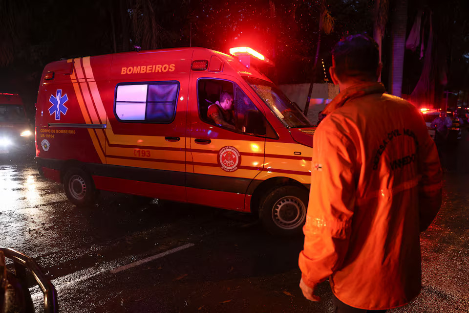 [2/5]Authorities arrive at the site where a turboprop plane crashed killing all passengers and crew on board, in Vinhedo, Brazil August 9, 2024. Photo: Reuters