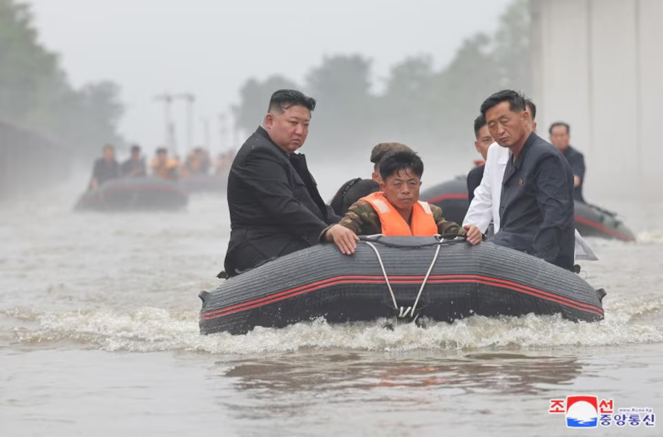 [6/6]North Korean leader Kim Jong Un and Premier Kim Tok Hun visit a flood-affected area near the border with China, in North Pyongan Province, North Korea, in this undated photo released July 31, 2024 by North Korea's official Korean Central News Agency. Photo: Reuters