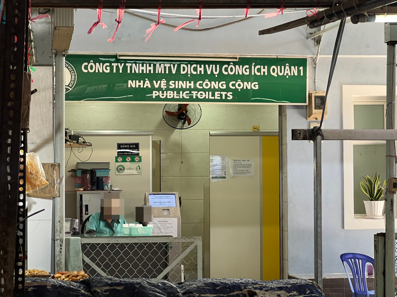 A public toilet at Tan Dinh Market in Tan Dinh Ward, District 1, Ho Chi Minh City. Photo: An Vi / Tuoi Tre