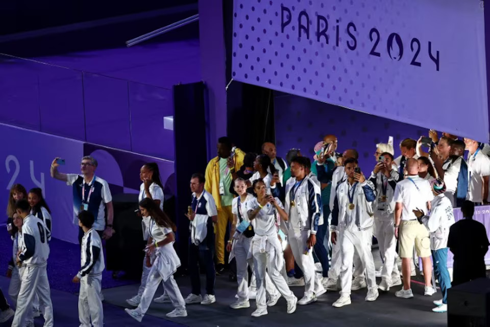 [8/12]Paris 2024 Olympics - Ceremonies - Paris 2024 Closing Ceremony - Stade de France, Saint-Denis, France - August 11, 2024. General view of France athletes during the closing ceremony. Photo: Reuters