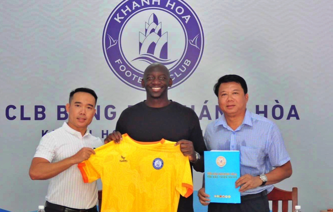 FIFA bans Vietnamese football club from registering players over unpaid dues to foreign footballer