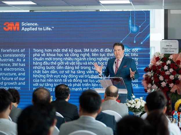 U.S. Ambassador to Vietnam Marc E. Knapper expressed his belief that the newly-launched 3M Science and Technology Center in Hanoi will become an advanced research and development hub that will drive innovation and the development of leading tech firms. Photo: T.Ha / Tuoi Tre