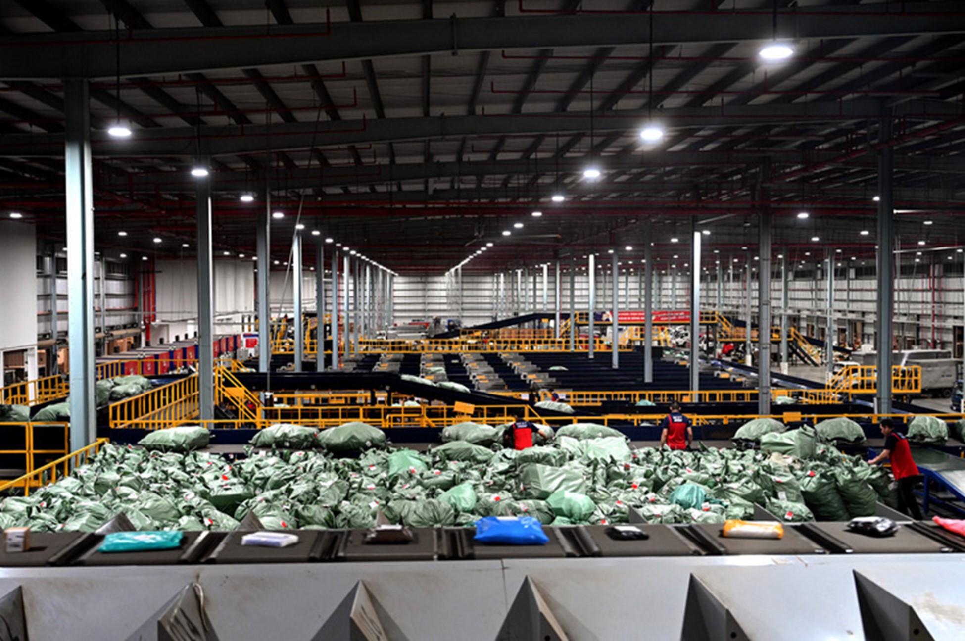 Chinese enterprises have also invested in modern warehouses in Vietnam. Photo: Bong Mai / Tuoi Tre