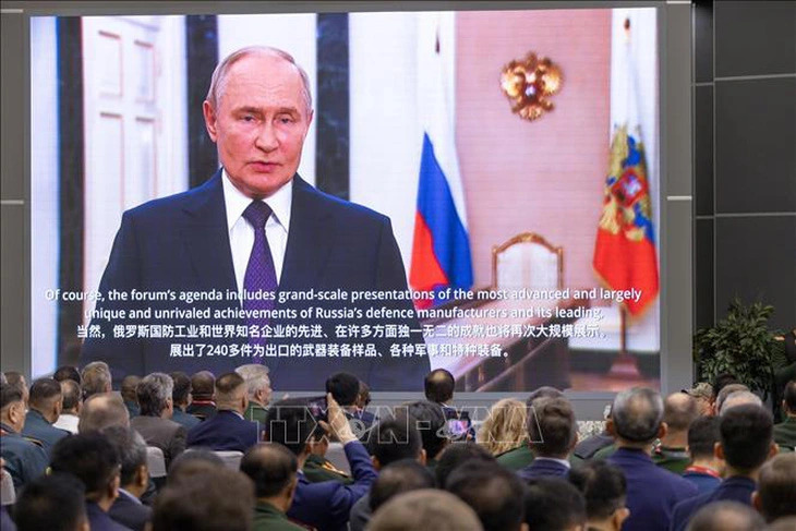 This screenshot shows Russian President Vladimir Putin delivering a message including a welcome video sent to the 10th International Military-Technical Forum (Army-2024) in Moscow, Russia on August 12, 2024. Photo: VNA