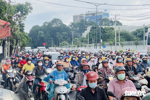 Unopened road causes serious gridlock near Ho Chi Minh City airport