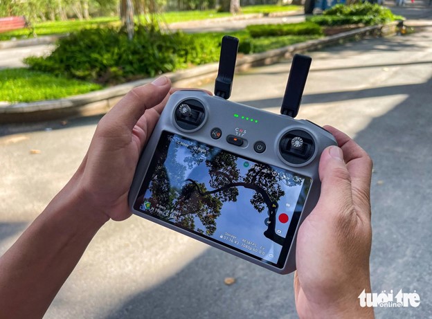 This is the first time Ho Chi Minh City has used drones to check trees. Photo: Le Phan / Tuoi Tre